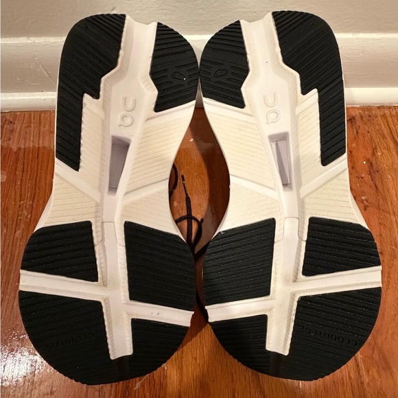 OnCloud CloudNova X White/Black Training Shoe. Size 8 - Picture 4 of 5